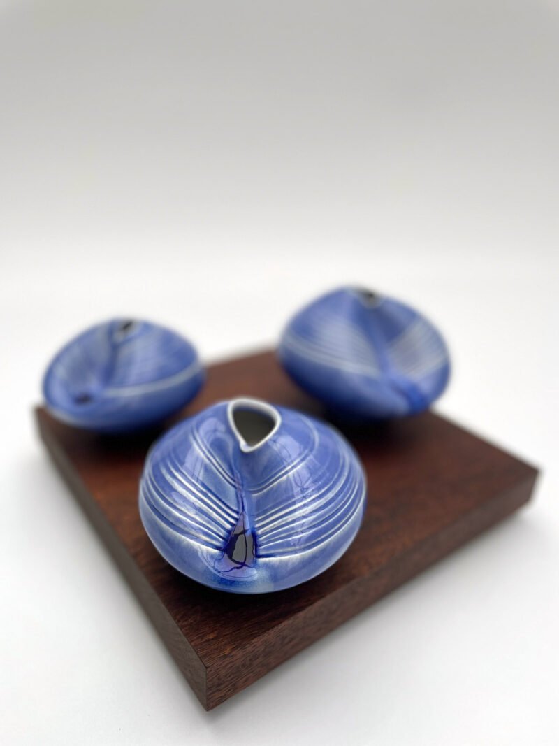 A trio of blue neckline dimple pots - Image 4